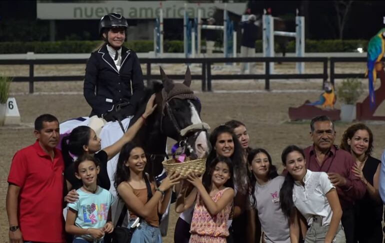 Lucía De Brix, brillante ganadora del Medium Tour del Concurso Internacional de Salto.