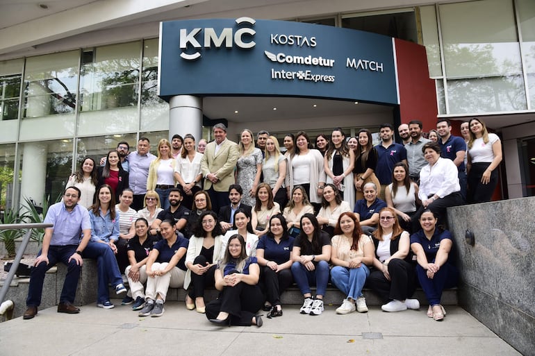 Parte del equipo de colaboradores de KMC que se une a la Red SUMMA de la Fundación Saraki.