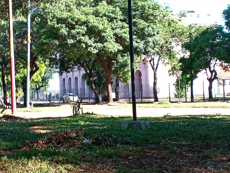 Plaza de la Constitución, una de las que Nenecho mandó limpiar tras la publicación de ABC.