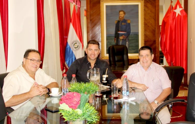 José Alberto Alderete, Pedro Alliana y Horacio Cartes, durante la “Operación Cicatriz”.