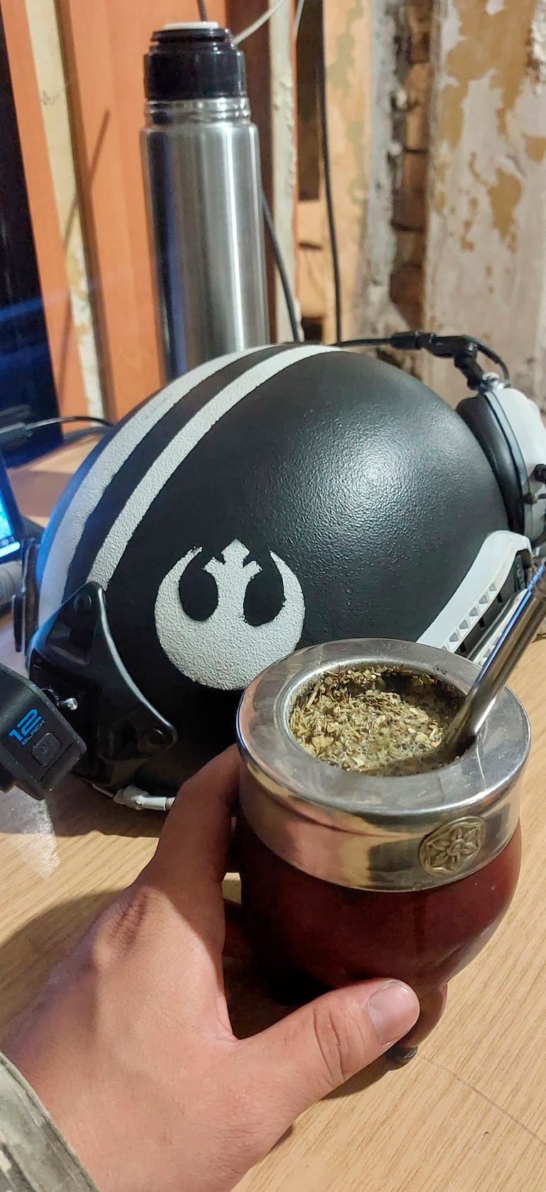 Mate en el refugio de combate.