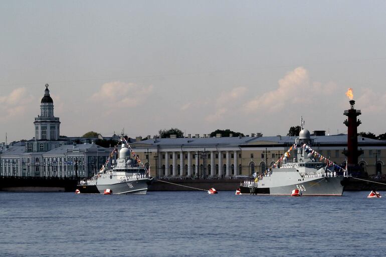 Imágenes de San Petesburgo (Rusia) durante el ensayo para un desfile del día de la Marina (ilustrativa).