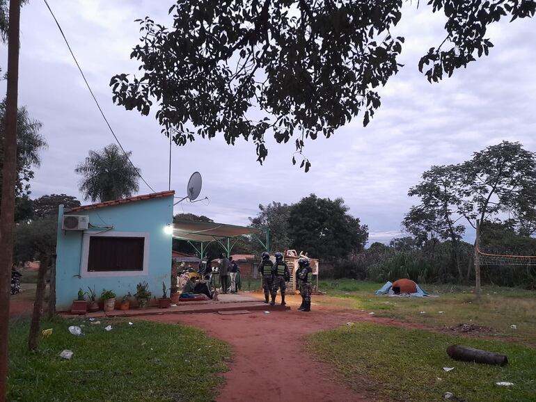 Allanamientos en Valle Pucú, Areguá, tras el asesinato de un guardia de seguridad en Asunción.