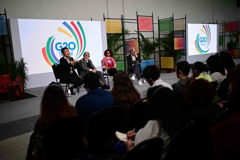 Los asistentes escuchan a los panelistas de la Cumbre Social del G20 en Río de Janeiro, Brasil, el 15 de noviembre de 2024.