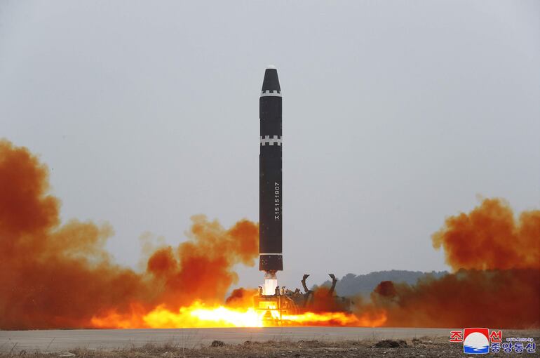 Lanzamiento de un misil balístico por parte de Corea del Norte. Imagen de archivo.