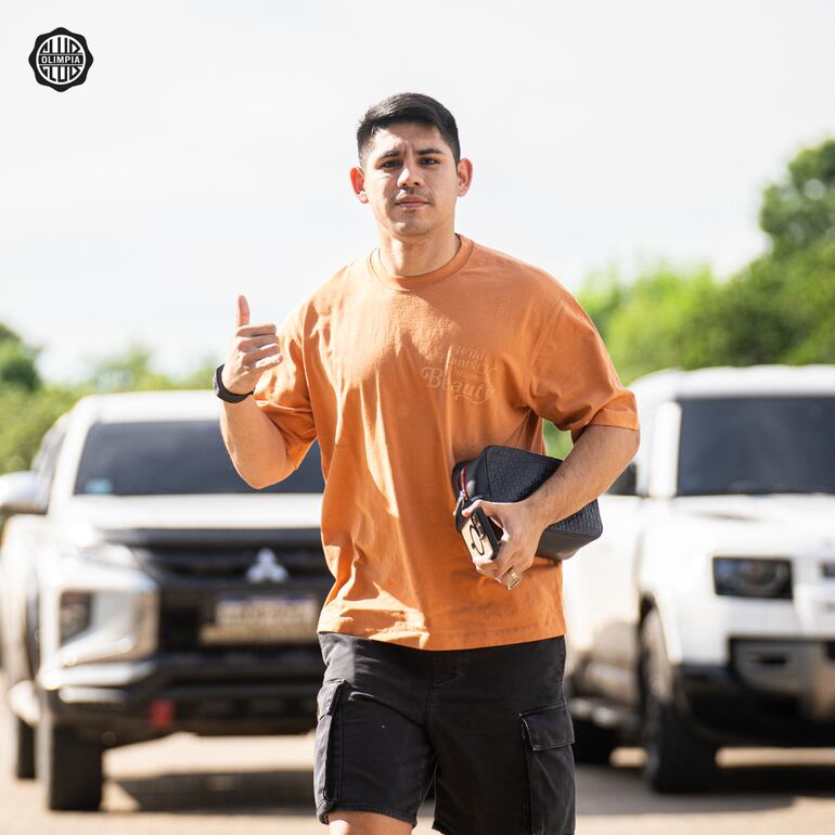 Saúl Salcedo llegando a la pretemporada en la Villa Olimpia.