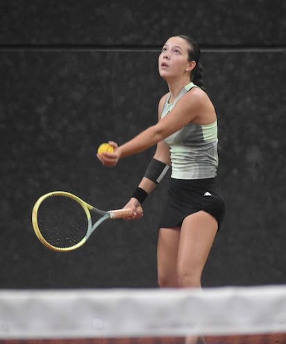 La tenista paraguaya Julieta Marcos Cattoni está en cuartos de final del J30 Luque, en Rakiura.