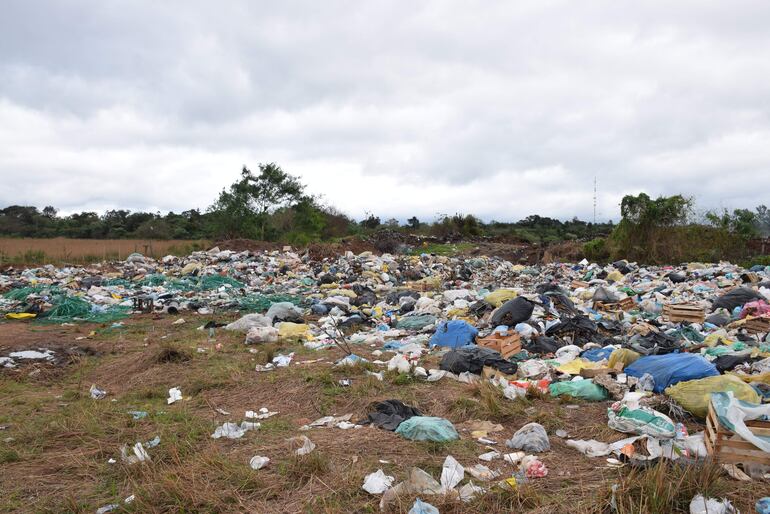 El vertedero municipal de Caazapá que funciona de forma irregular en Galeano Cue.