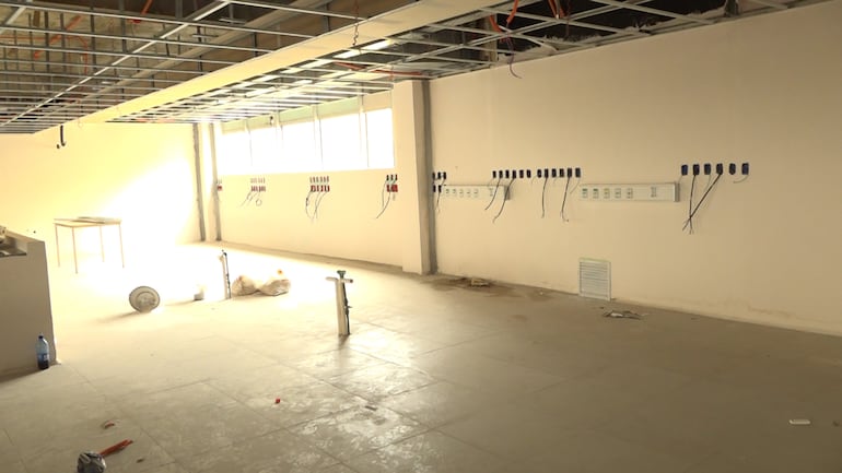 Obra abandonada hace un año y medio, en el Hospital Nacional de Itauguá. Allí debería funcionar una nueva sala de UTI Neonatal.