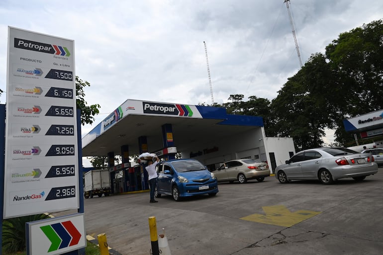 Petropar sigue manteniendo sus precios, sin dar explicaciones de cómo lo logra.