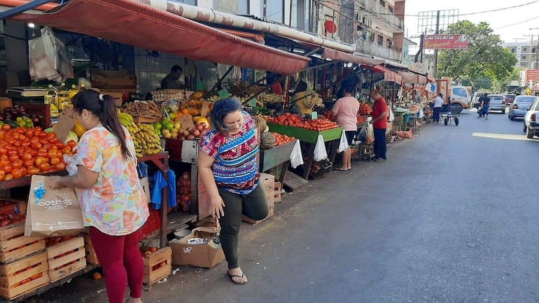 El mercado de San Lorenzo se vuelto un centro de venta muy peligroso por la invasión de calles y rutas.