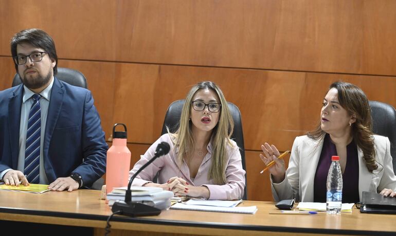 Matías Garcete, Adriana Planás y Yolanda Morel integran el Tribunal de Sentencia que tiene a su cargo el juicio oral y público al exministro del Interior Arnaldo Giuzzio.