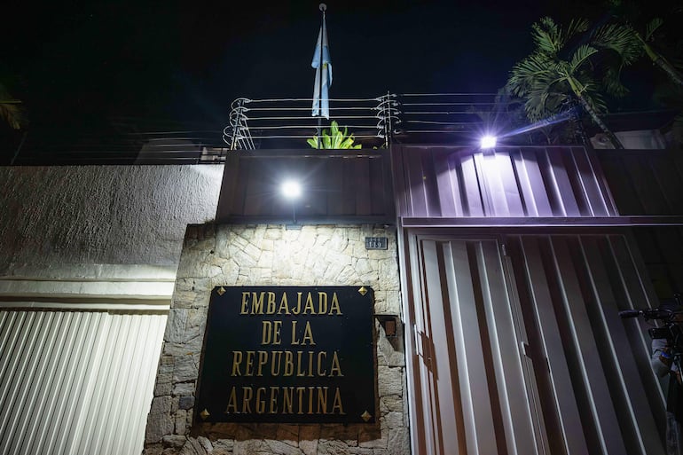 Entrada de laa embajada de Argentina en Caracas.