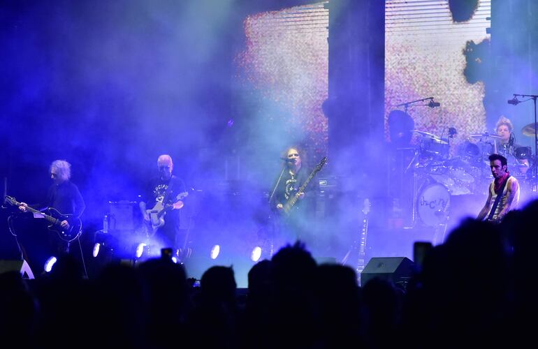 The Cure a pleno en el escenario del Parque Olímpico. La banda británica ofreció un show de dos horas y media.