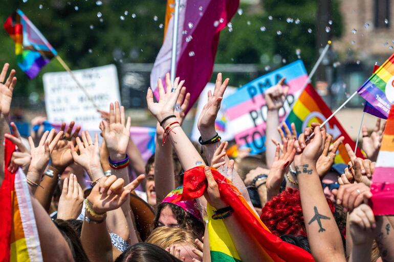 Madrid celebrará este año su semana del Orgullo con una mezcla de fiesta, actuaciones musicales y reivindicaciones políticas, ante los discursos contrarios a sus derechos en plena campaña electoral.