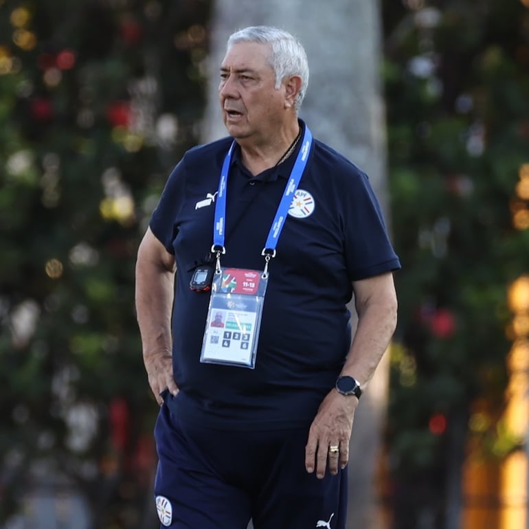 Carlos Jara Saguier, entrenador de la selección paraguaya olímpica
De	silverio.rojas <silverio.rojas@abc.com.py>
Destinatario	Foto <foto@abc.com.py>
Fecha	16-05-2024 16:27