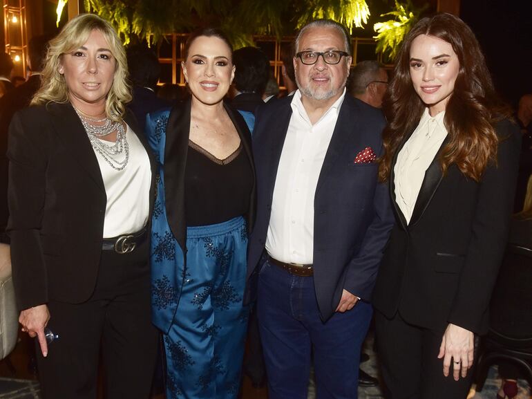 Olga Vázquez, Rosana Aquino, César Aquino y Viviana Florentín.