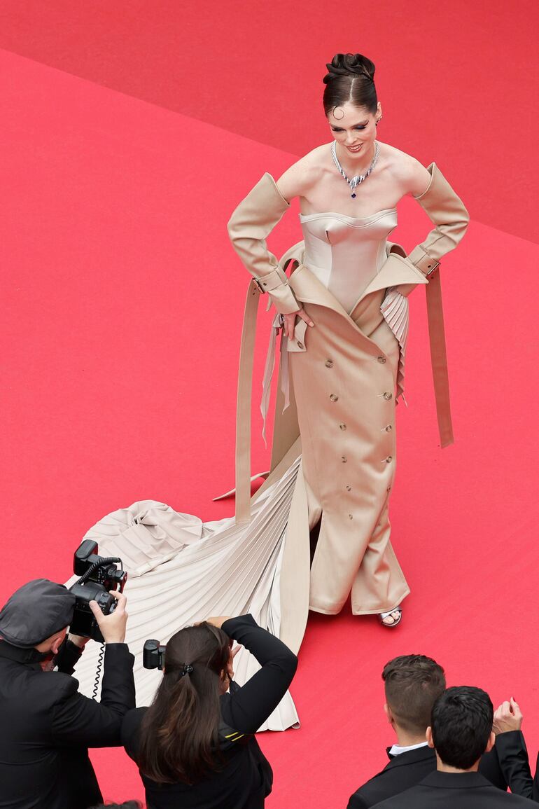 Coco Rocha llegando a la premier de 'The Apprentice' durante la edición 77 del Festival de Cannes. (Neilson Barnard/Getty Images)
