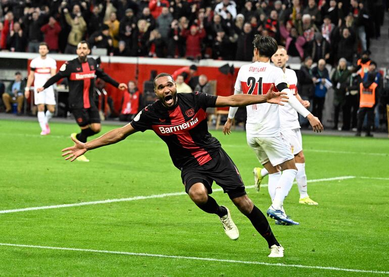 Bayer Leverkusen's German defender #04 Jonathan Tah celebrates scoring the 3-2 winning goal during the German Cup (DFB Pokal) quarter-final football match between Bayer 04 Leverkusen and VfB Stuttgart in Leverkusen, western Germany on February 6, 2024. (Photo by Roberto Pfeil / AFP) / DFB REGULATIONS PROHIBIT ANY USE OF PHOTOGRAPHS AS IMAGE SEQUENCES AND QUASI-VIDEO.