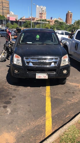 La camioneta  en la que hallaron  la carga de cocaína en la Costanera de Asunción.