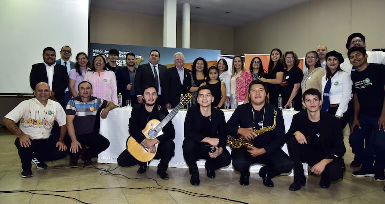 Representantes de las comunidades que formarán parte de la Ruta de Festivales, junto a los directores de Sonidos de la Tierra y directivos de entidades públicas y privadas formaron parte de la presentación de esta iniciativa.