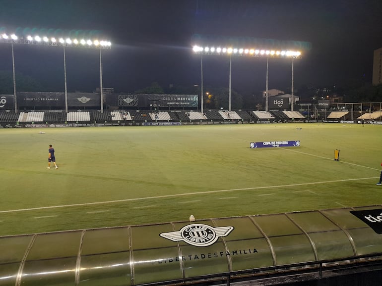 Así luce el estadio La Huerta a poco de Libertad vs. Cerro Porteño por el torneo Apertura 2024 del fútbol paraguayo.