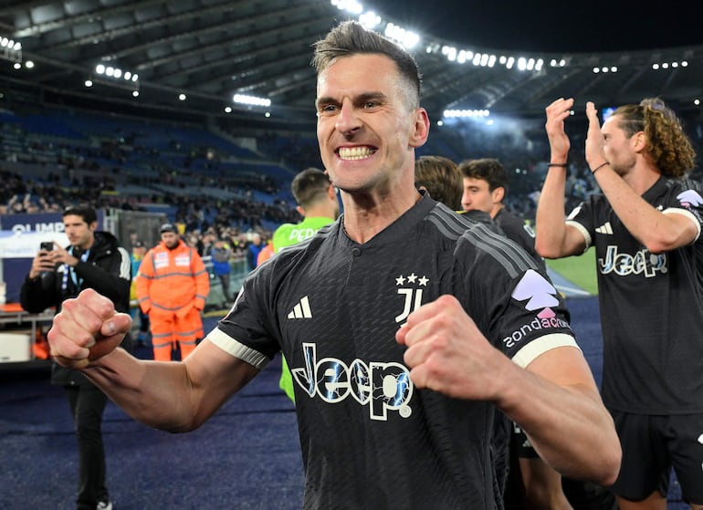 Rome (Italy), 23/04/2024.- Juventus' Arkadiusz Milik celebrates after the Italian Cup semifinal 2nd leg soccer match between SS Lazio and Juventus FC, in Rome, Italy, 23 April 2024. (Italia, Roma) EFE/EPA/ETTORE FERRARI
