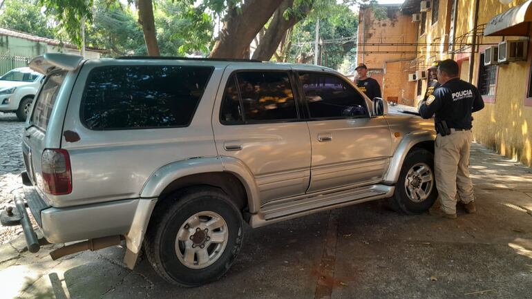 Esta camioneta poseía una denuncia por apropiación y fue incautada por agentes Departamento de Control de Automotores de la Policía Nacional.