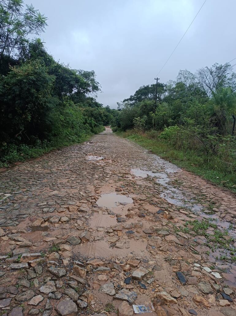 Así se ve la calle que necesita ser asfaltada..