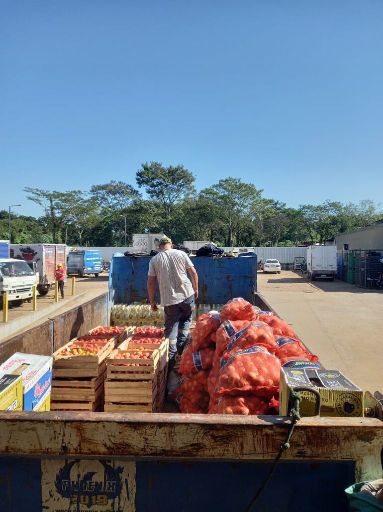 Productos de presunto contrabando incautados en allanamientos a Supermercados.