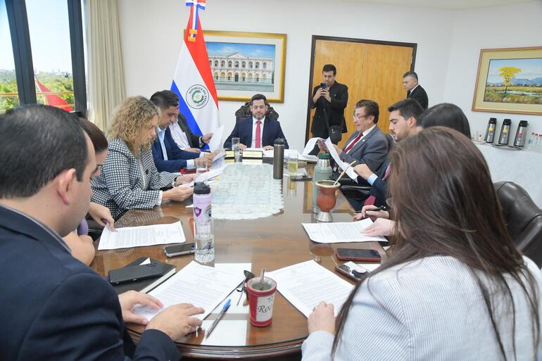 Reunión de mesa directiva de Diputados desarrollada ayer.