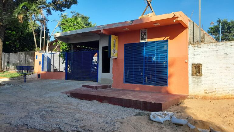 Frente a esta bodega ocurrió la brutal agresión a un hombre, quien quedó con traumatismo de cráneo y se encuentra en coma en el Hospital de Trauma.