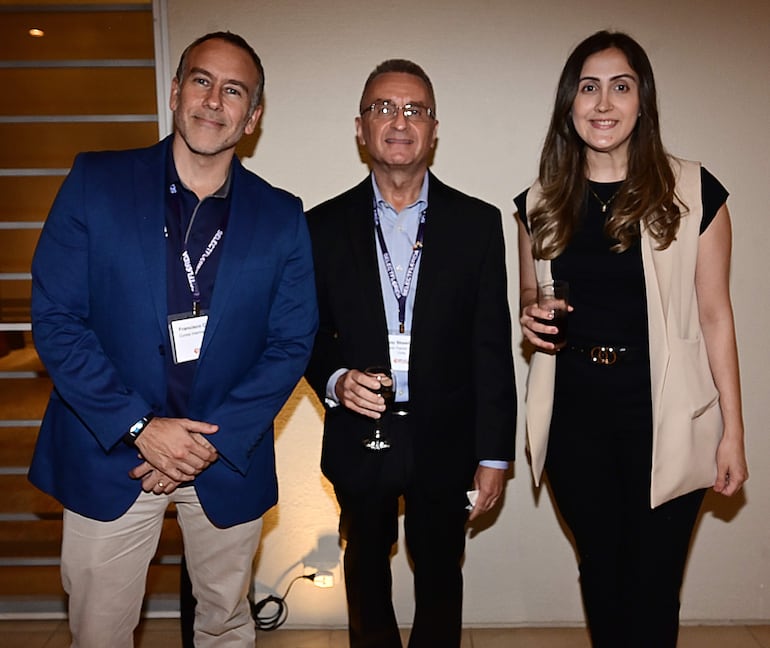 Francisco Cáceres, Ray Skawinski y María Inés Mendoza.