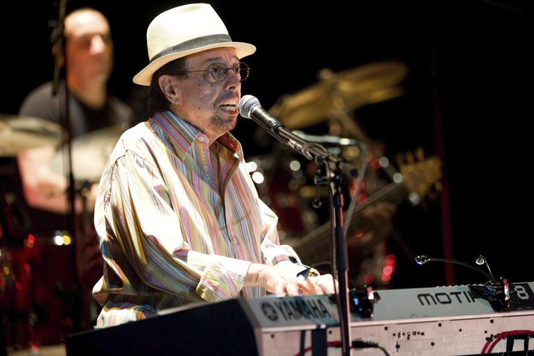 El pianista y productor musical brasileño Sérgio Mendes durante un concierto en 2011. El músico falleció hoy a los 83 años en Los Ángeles, Estados Unidos.