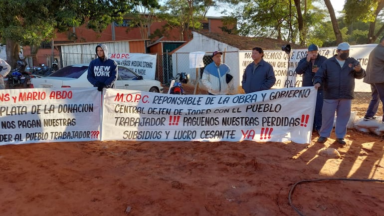 Comerciantes se movilizaron en varias oportunidades para pedir que se aceleren los trabajos.