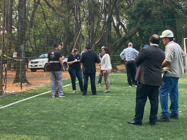 El Ministerio Público intervino en el Complejo Deportivo arrayanes en la siesta de este lunes, para investigar la muerte de un joven en el lugar.