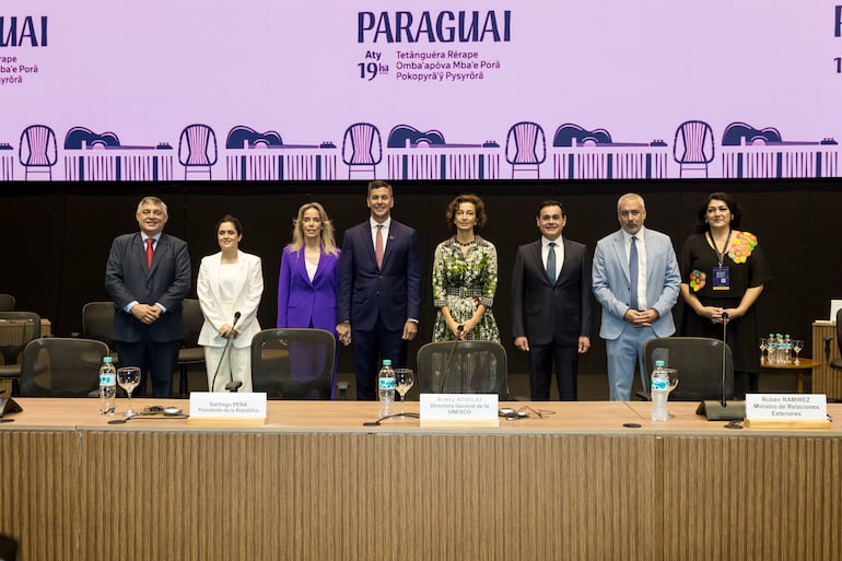 El presidente Santiago Peña, la primera dama Leticia Ocampo y ministros del Poder Ejecutivo acompañaron el acto de apertura de la reunión de Unesco.