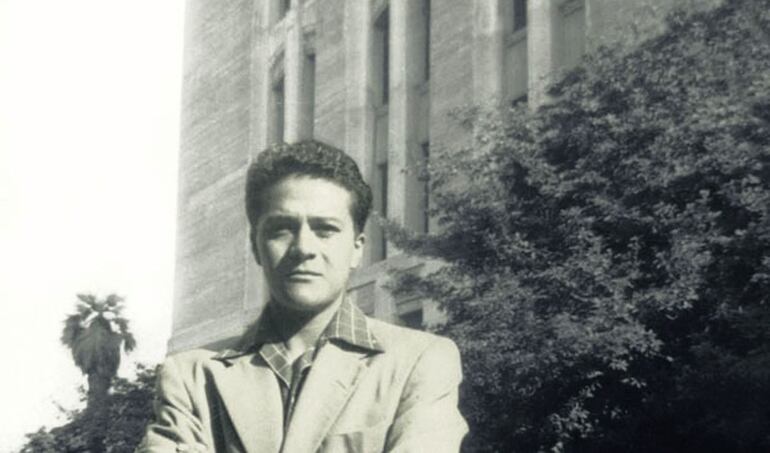 Carlos Castaneda (Carlos César Salvador Arana Castañeda, Cajamarca, Perú, 25 de diciembre de 1925 - Los Ángeles, California, 27 de abril de 1998).