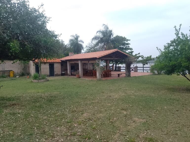 Esta es la casa que Fernando Camacho edificó en la finca 916, del Ministerio de Defensa. Finalmente entregó las llaves esta mañana, confirmó la Procuradoría.