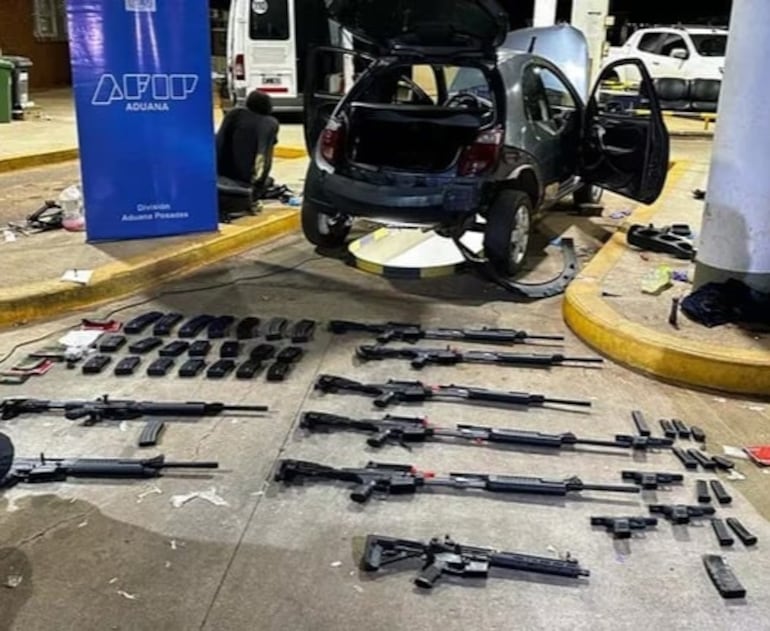 Armas incautadas en la aduana Argentina.