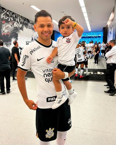 Ángel Romero ya es papá de Ciro y ahora espera feliz a su segundo hijo.