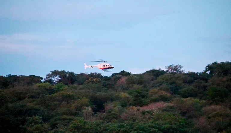 La aeronave del Estado Paraguayo aproximándose a la lujosa residencia del mandatario en Ciervo Cua, San Ber. 