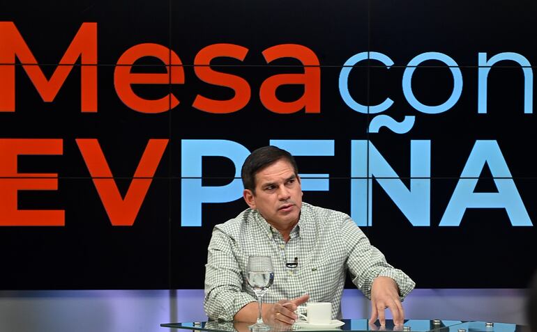 Juan Carlos Baruja en el programa Mesa con Enrique Vargas Peña.