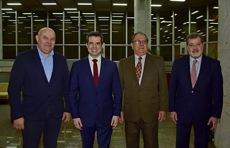 César Barreto, José Cantero, Presidente del Banco Central del Paraguay, Hermes Gómez Ginard y Alberto Acosta Garbarino.