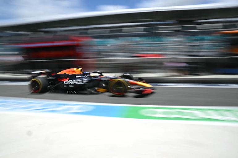 El Red Bull Racing del neerlandés Max Verstappen durante los ensayos libres en el Autódromo Internacional de Miami, en Miami, Estados Unidos.