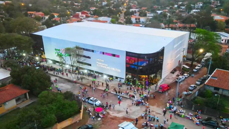 El polideportivo municipal de la ciudad de Villa Elisa recibe a miles de visitantes de todo el país. Para este año se prevé la construcción de un centro de atención para la primera infancia.