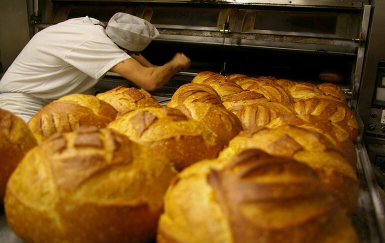 Hornear el pan es un proceso que requiere algunos pasos claves para obtener un resultado delicioso y satisfactorio.