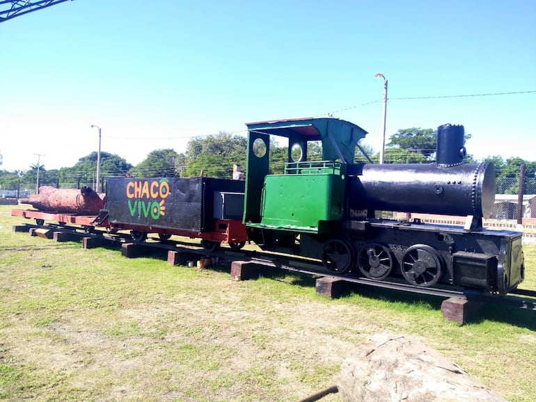 Parte de la antigua locomotora de Puerto Casado, que sirvió para transportar a nuestros soldados, material bélico y alimentos hacia los campos de batalla.