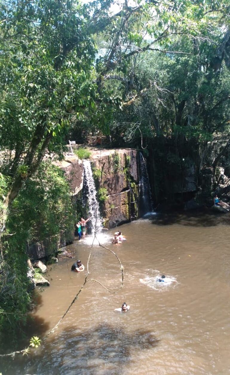 El salto Minas es uno de los lugares más concurridos en el parque nacional de Ybycuí.