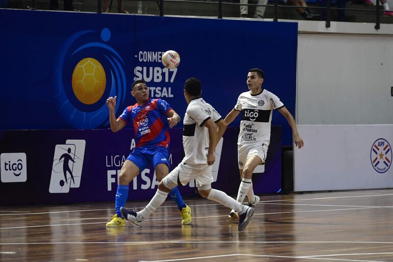 Primera pulseada para Olimpia, en el juego de anoche contra Cerro Porteño, por el título Absoluto.